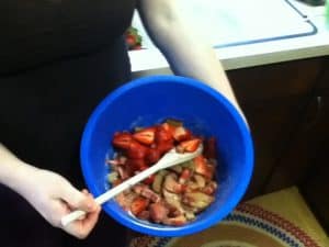 mixing up cobbler fruit